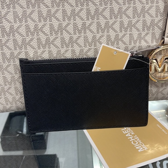 MICHAEL KORS
Jet Set Travel Medium Top Zip Leather Card Case Wallet 
Black 
NWT - Picture 5 of 16